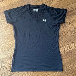 Semi-fitted Under Armour Top